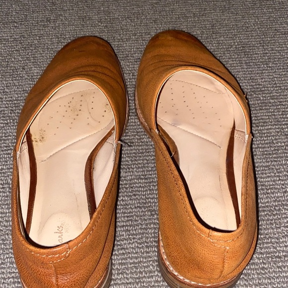 Clarks Women's Tan Leather Loafers - Picture 5 of 11